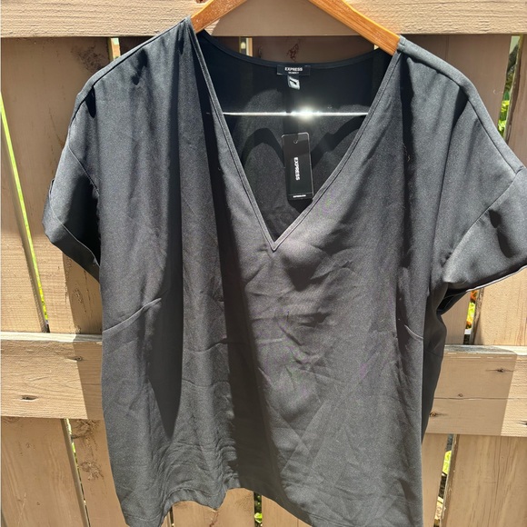 ☀️NWT☀️ Express Gramercy Black V-neck Top Sz XL - Picture 3 of 11